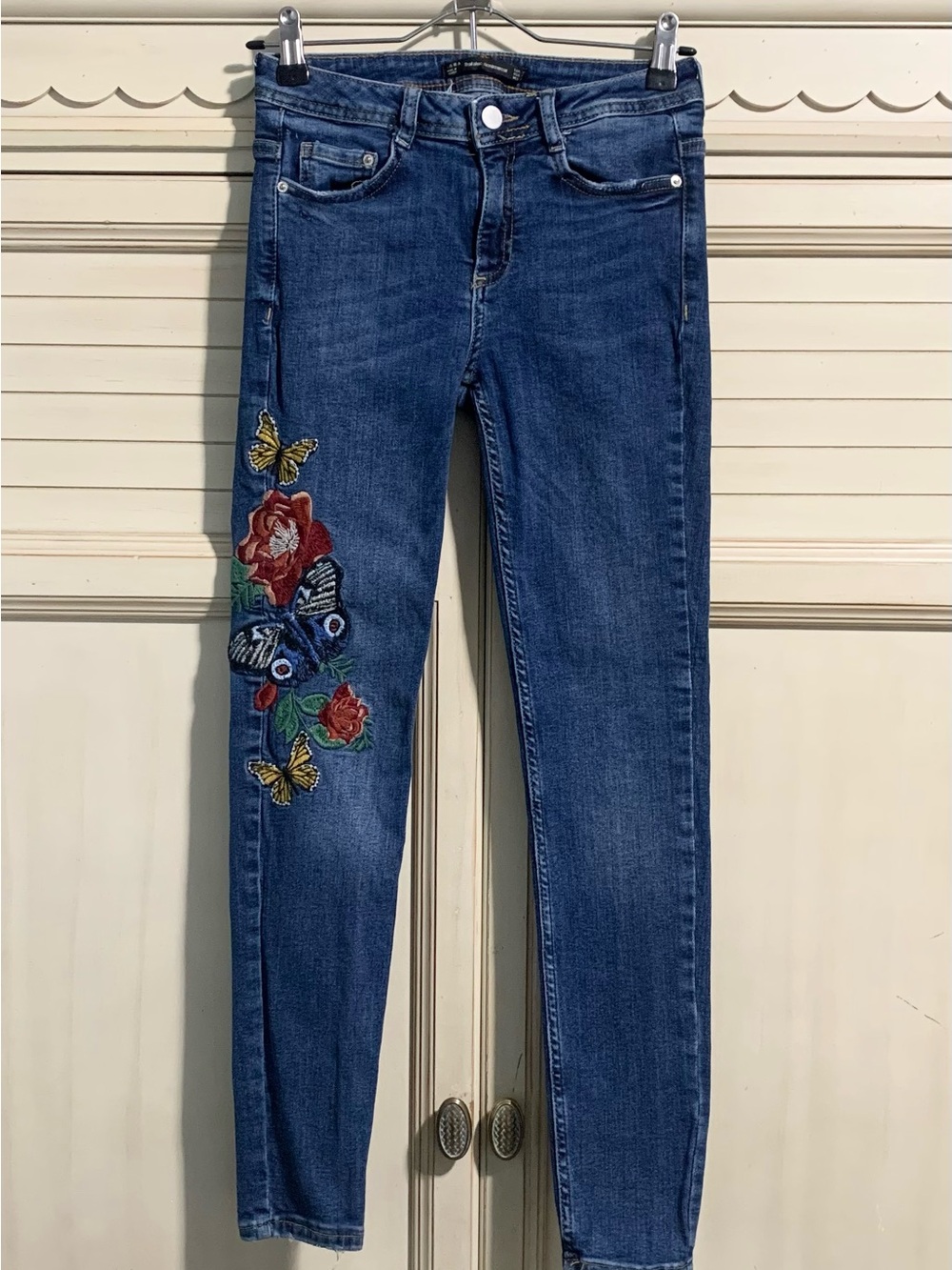 Zara Embroidered Skinny Jeans Women’s Size 2  26 X 27 Floral Embroidery